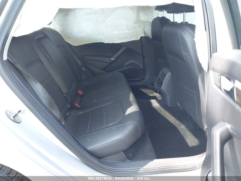 2016 VOLKSWAGEN PASSAT SE - 1VWBT7A33GC059471