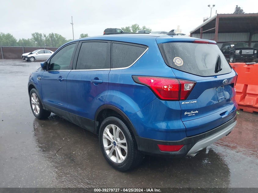 VIN 1FMCU0GD0KUC26069 2019 FORD ESCAPE SE