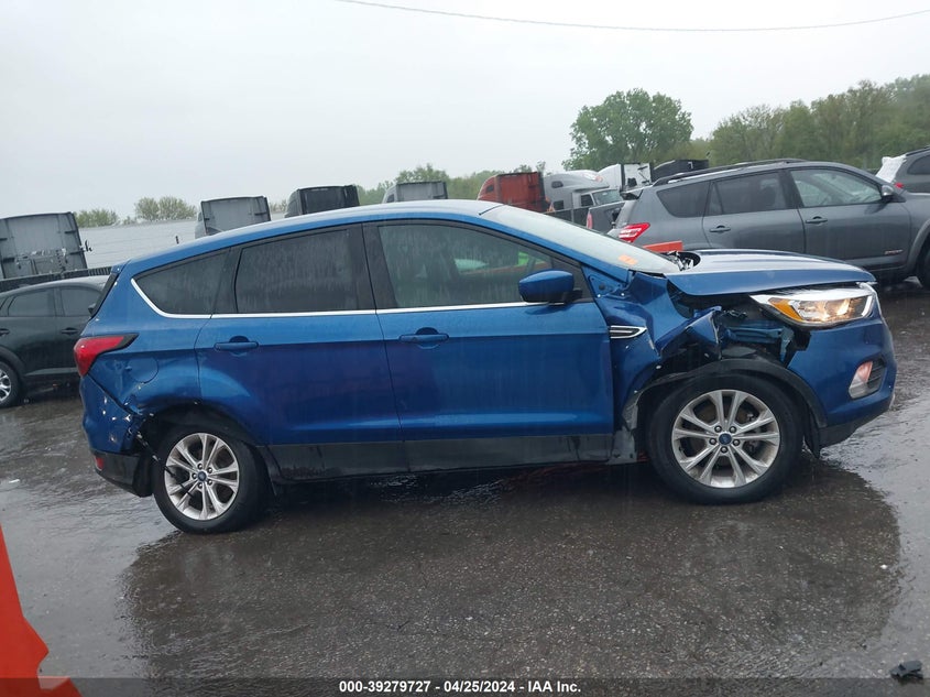 VIN 1FMCU0GD0KUC26069 2019 FORD ESCAPE SE