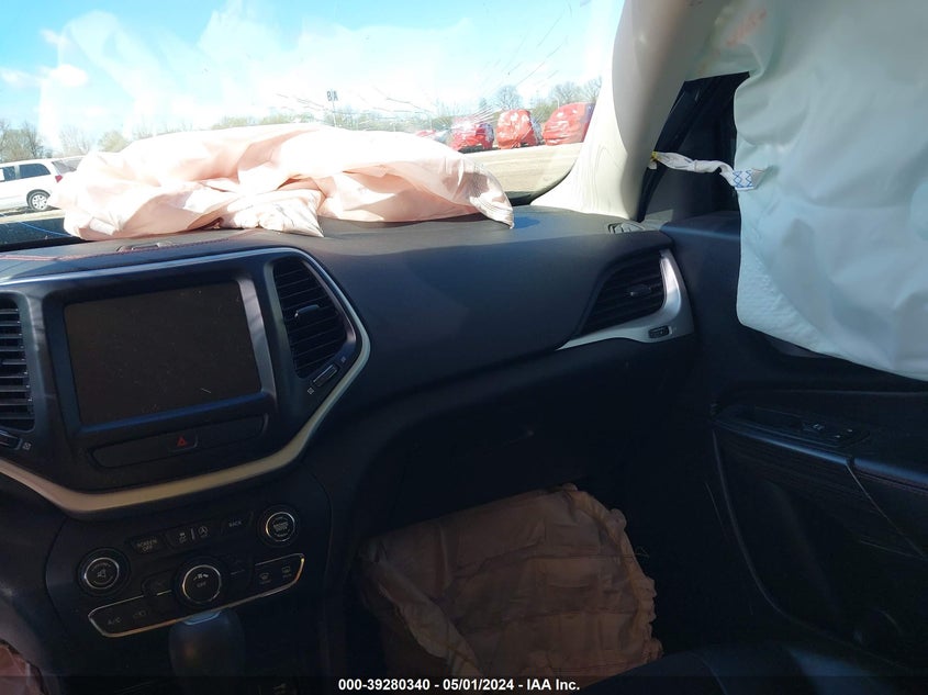VIN 1C4PJMBS1HW558319 2017 JEEP CHEROKEE TRAILHAWK 4X4