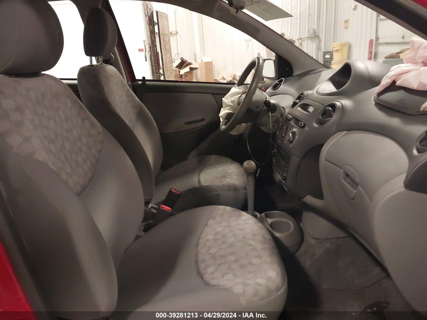 2000 Toyota Echo VIN: JTDBT1235Y5000586 Lot: 39281213