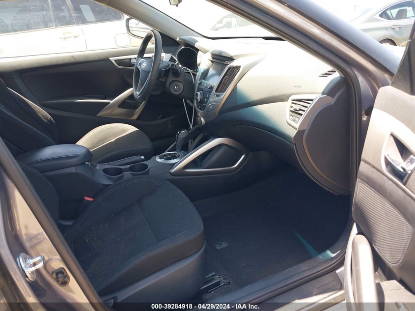 2016 Hyundai Veloster VIN: KMHTC6AD6GU292423 Lot: 39284918