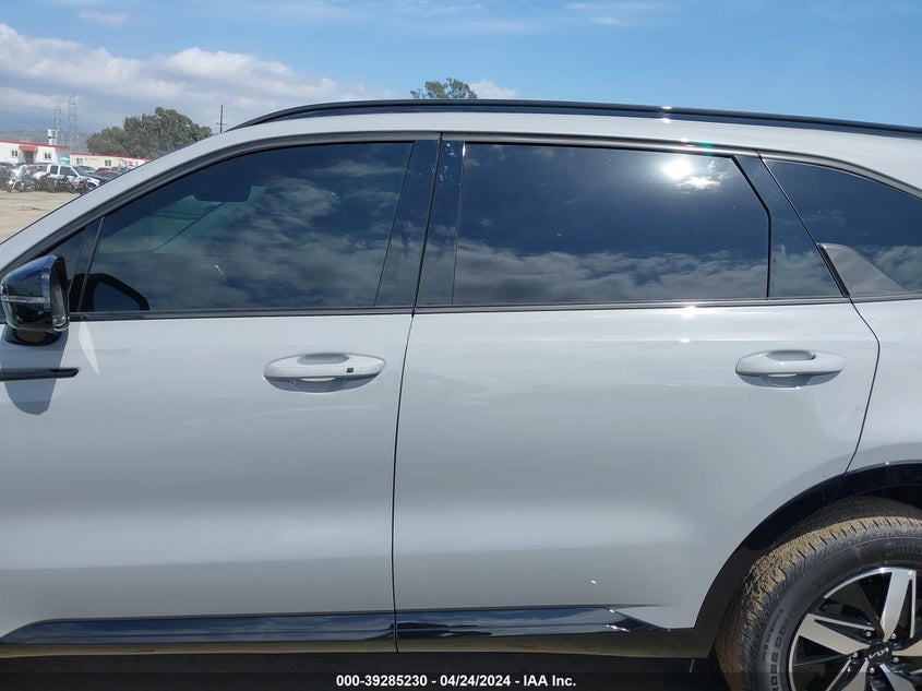 VIN 5XYRH4LF7PG201163 2023 KIA SORENTO EX