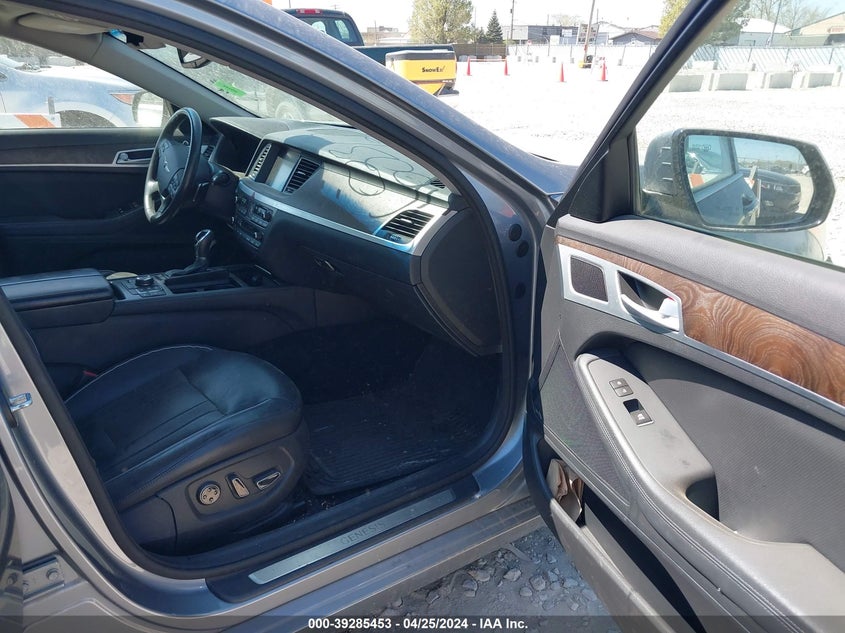 2015 Hyundai Genesis 3.8 VIN: KMHGN4JE2FU023410 Lot: 39285453