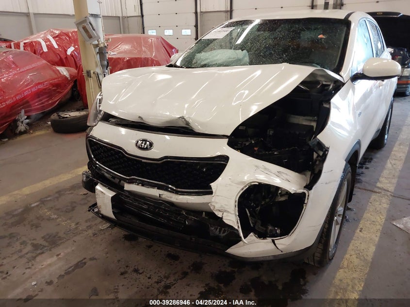 VIN KNDPMCAC3J7387911 2018 KIA SPORTAGE LX