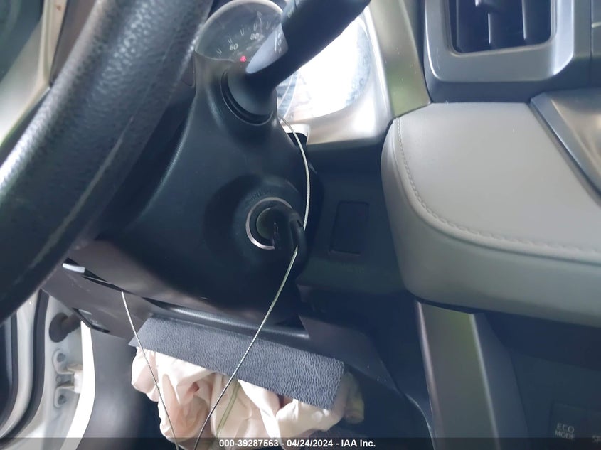 2015 TOYOTA RAV4 LE - JTMZFREVXFD076213