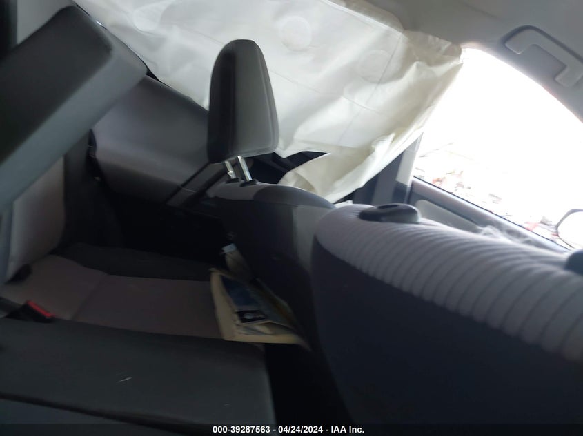 2015 TOYOTA RAV4 LE - JTMZFREVXFD076213