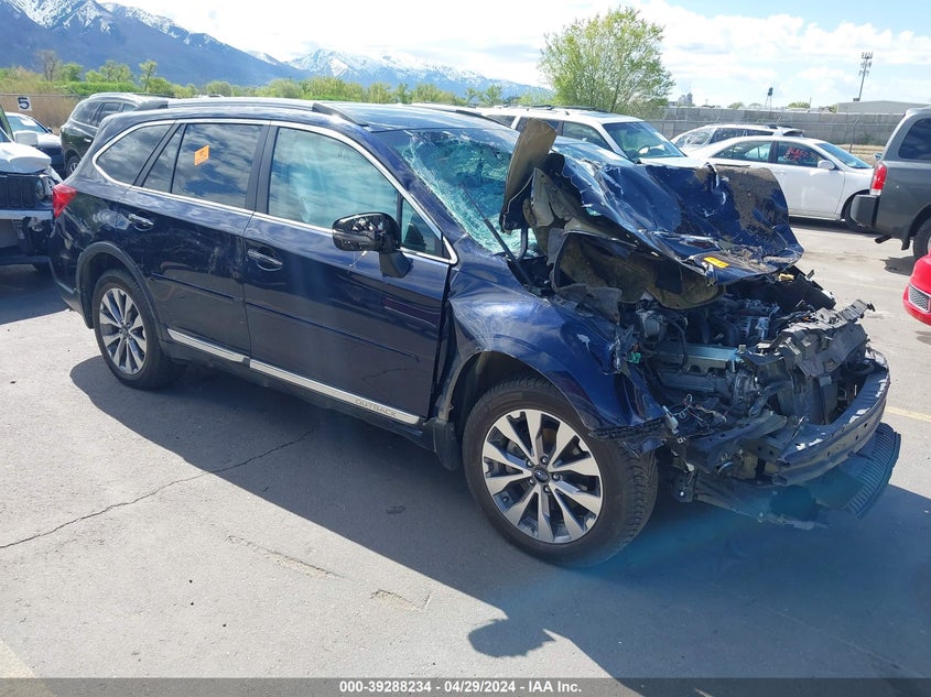 VIN 4S4BSETC4J3225992 2018 SUBARU OUTBACK TOURING
