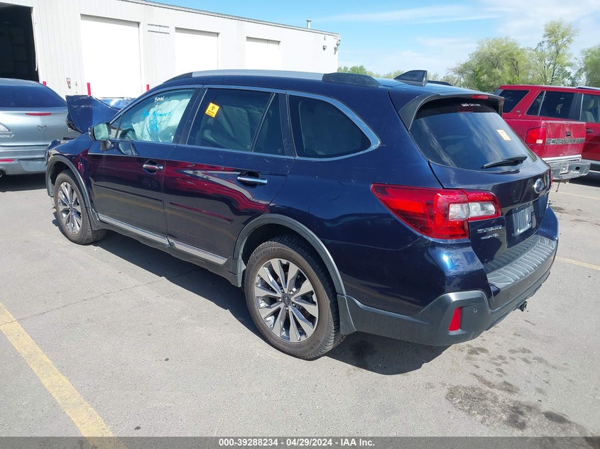 VIN 4S4BSETC4J3225992 2018 SUBARU OUTBACK TOURING