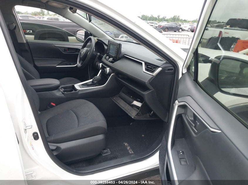 2019 TOYOTA RAV4 LE - JTMH1RFV0KD009073