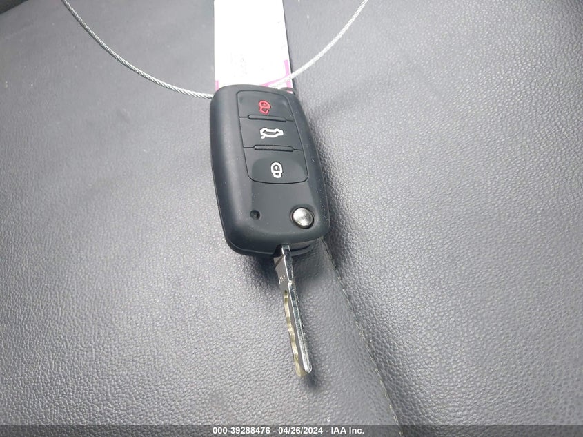 2013 VOLKSWAGEN BEETLE 2.0L TDI - 3VW5L7AT2DM817307