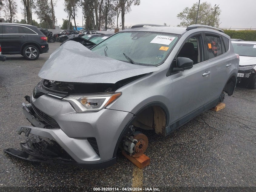VIN JTMZFREV7JJ182693 2018 TOYOTA RAV4 LE