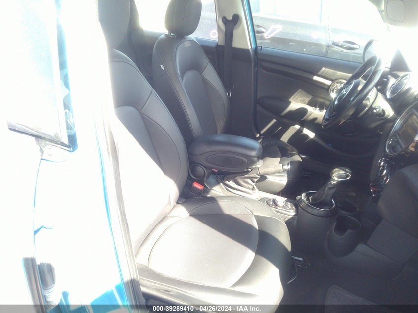 2015 Mini Hardtop Cooper VIN: WMWXS5C52FT832781 Lot: 39289410