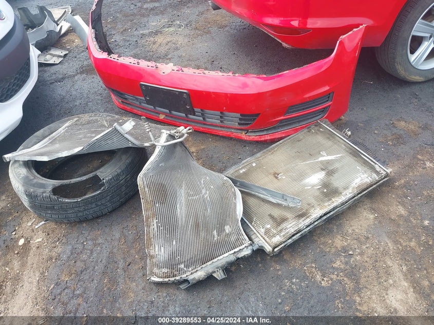 2015 VOLKSWAGEN GOLF SPORTWAGEN TDI S 4-DOOR - 3VWFA7AU6FM519302