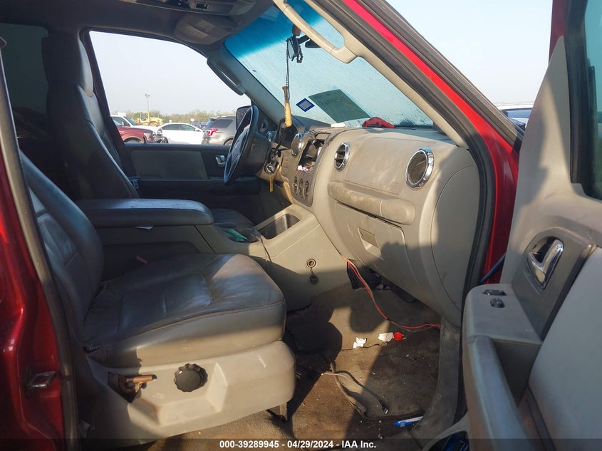 2005 Ford Expedition Xlt VIN: 1FMPU15545LA64640 Lot: 39289945