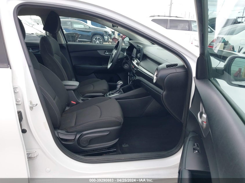 VIN 3KPF24AD5KE066437 2019 KIA FORTE LXS