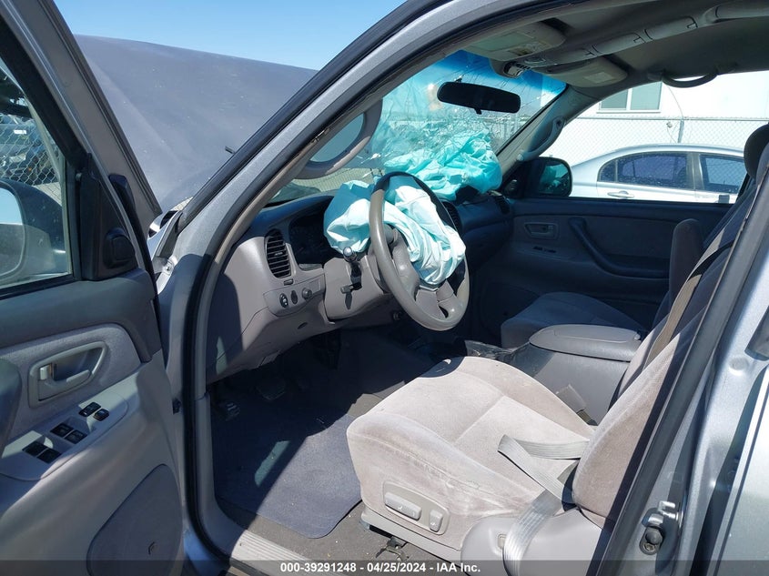 2002 Toyota Sequoia Sr5 V8 VIN: 5TDZT34A12S107920 Lot: 39291248