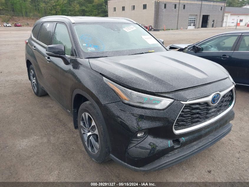 2022 TOYOTA HIGHLANDER HYBRID XLE - 5TDGBRCH4NS555228