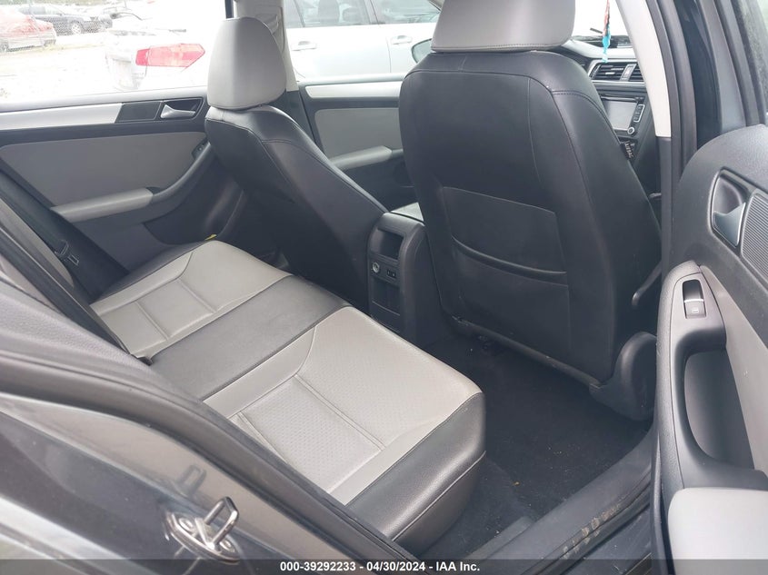 2014 VOLKSWAGEN JETTA HYBRID SE 3VW637AJ5EM283773