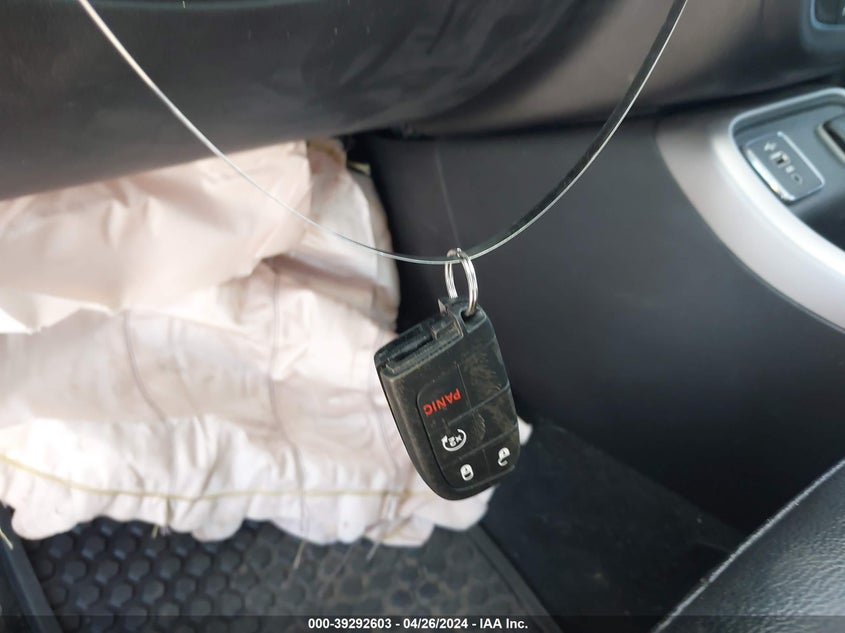 VIN 3C4NJCBB5KT715896 2019 JEEP COMPASS LATITUDE
