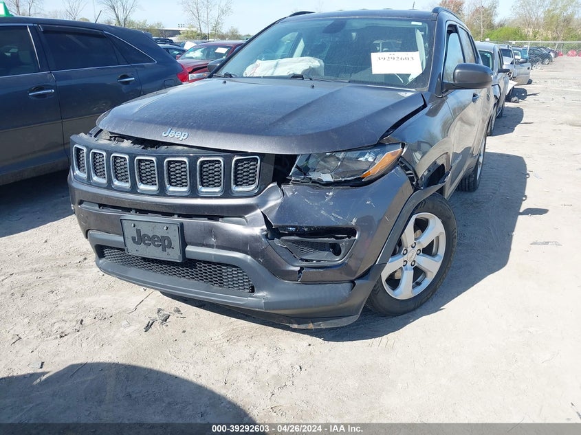 VIN 3C4NJCBB5KT715896 2019 JEEP COMPASS LATITUDE