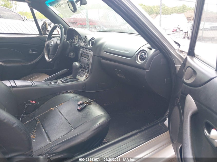 2004 Mazda Mx-5 Miata Cloth VIN: JM1NB353240405626 Lot: 39293571
