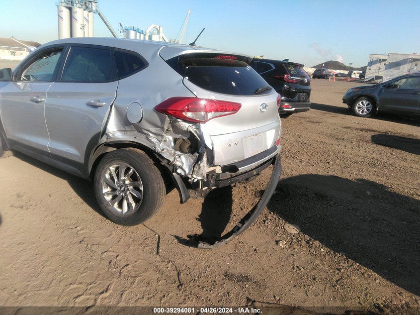 VIN KM8J2CA44JU644298 2018 HYUNDAI TUCSON SE