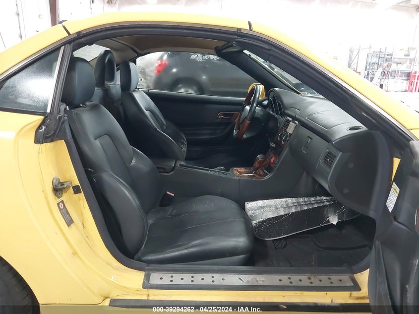 2003 Mercedes-Benz Slk 320 VIN: WDBKK65F83F272198 Lot: 39294262