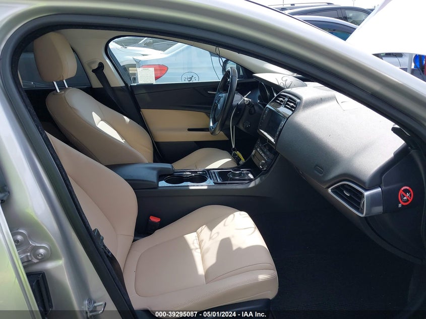 2017 JAGUAR XE 35T PREMIUM - SAJAD4BV1HCP11596
