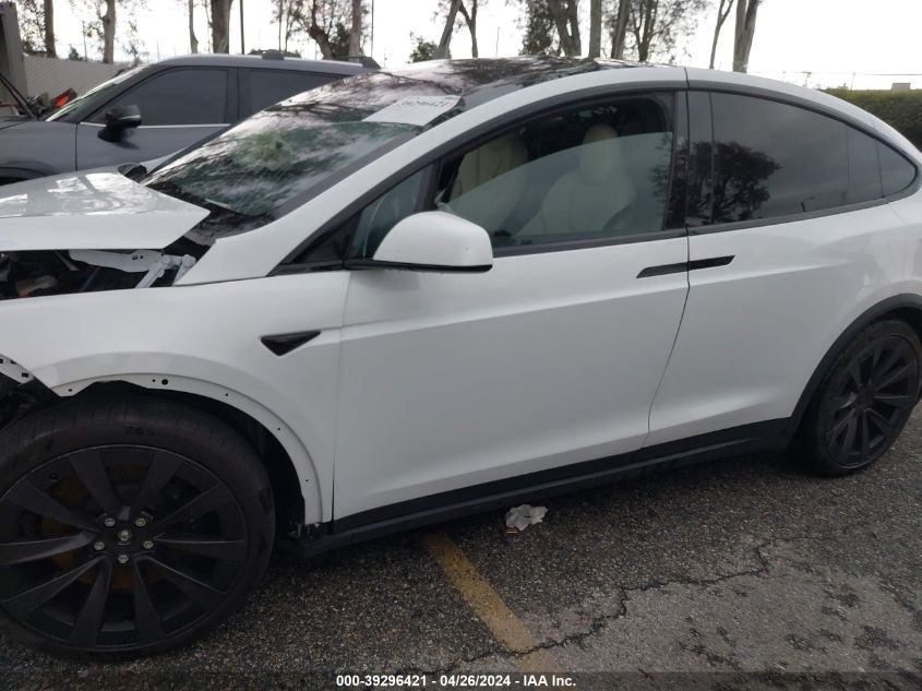 2022 Tesla Model X Plaid Tri Motor All-Wheel Drive VIN: 7SAXCBE64NF336910 Lot: 39296421