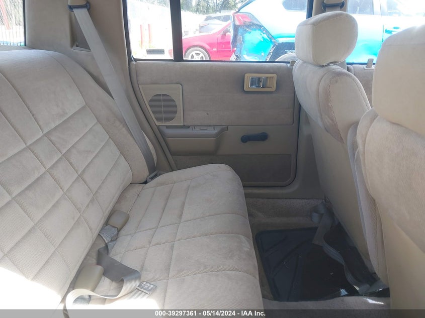 1994 Dodge Spirit VIN: 3B3AA46K0RT250406 Lot: 39297361