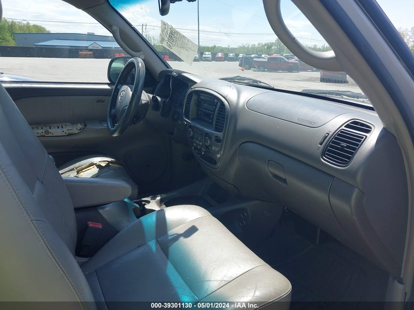 2004 Toyota Sequoia Limited V8 VIN: 5TDZT38A24S210406 Lot: 39301130