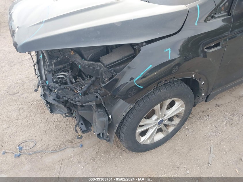 VIN 1FMCU0GD5HUE68686 2017 FORD ESCAPE SE