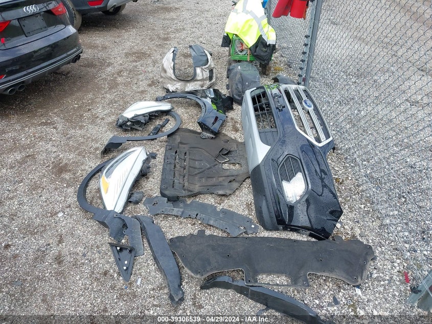 VIN 1FMCU0GD5JUA03394 2018 FORD ESCAPE SE
