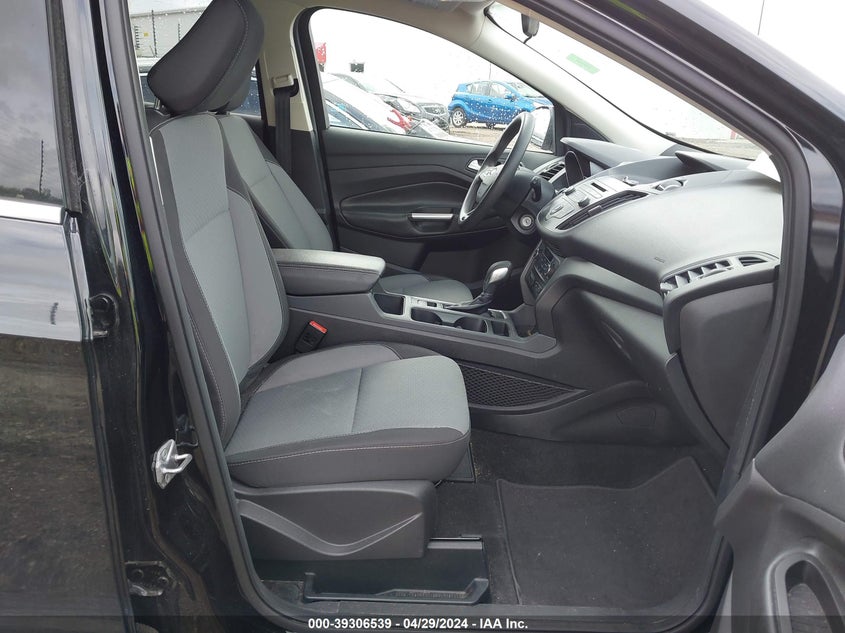 VIN 1FMCU0GD5JUA03394 2018 FORD ESCAPE SE