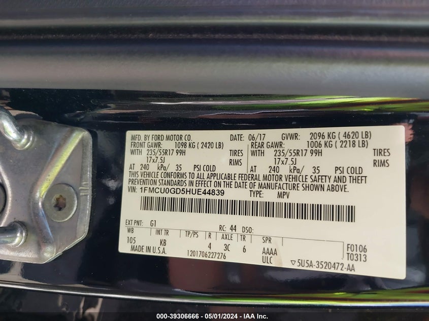 VIN 1FMCU0GD5HUE44839 2017 FORD ESCAPE SE