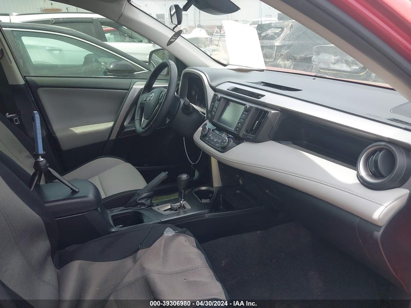 VIN JTMWFREVXHJ124073 2017 TOYOTA RAV4 XLE