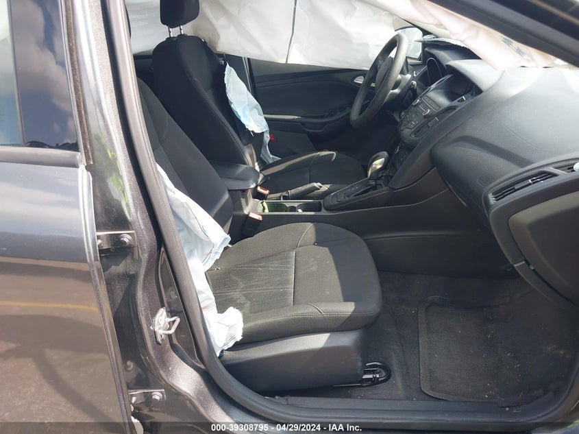 VIN 1FADP3K21JL295029 2018 FORD FOCUS SE