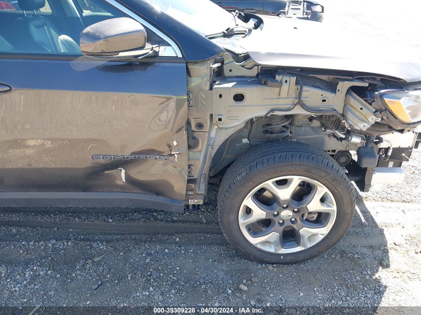 VIN 3C4NJDCB8KT638462 2019 JEEP COMPASS LIMITED 4X4