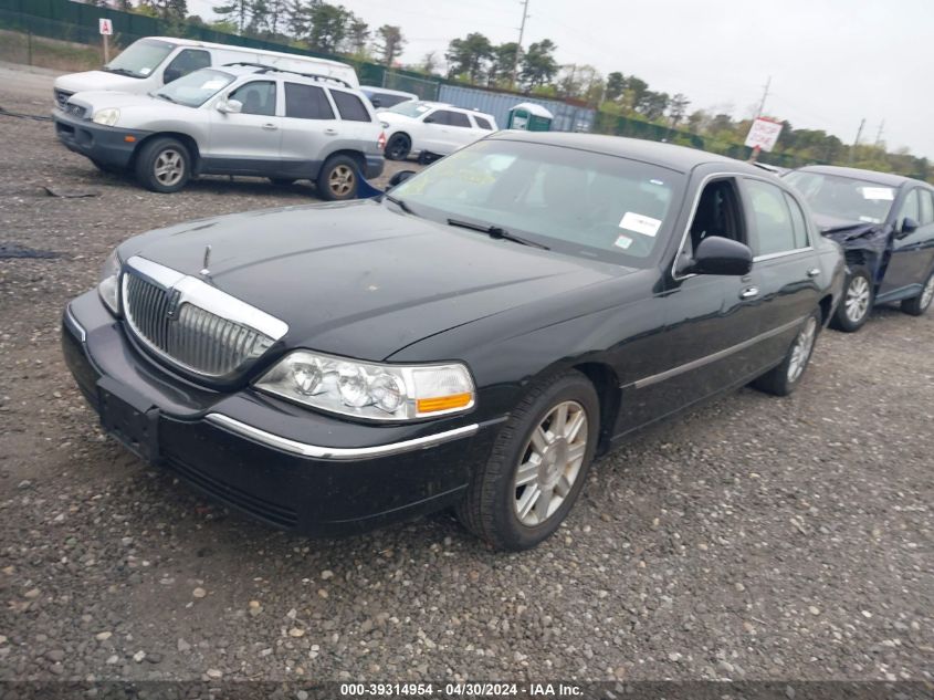 2011 Lincoln Town Car Executive L VIN: 2LNBL8EV3BX756408 Lot: 39314954