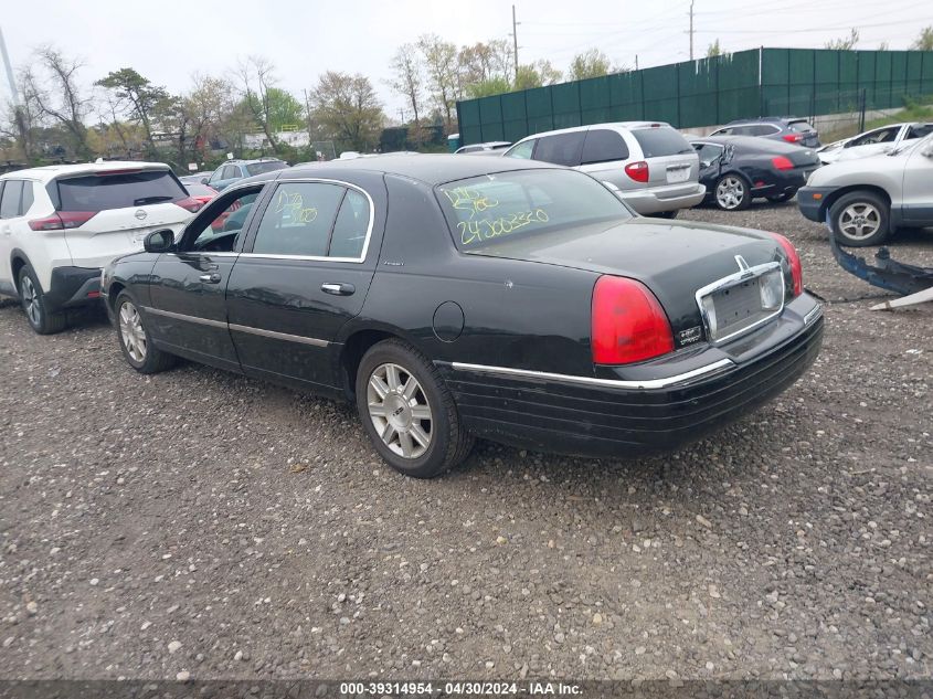 2011 Lincoln Town Car Executive L VIN: 2LNBL8EV3BX756408 Lot: 39314954