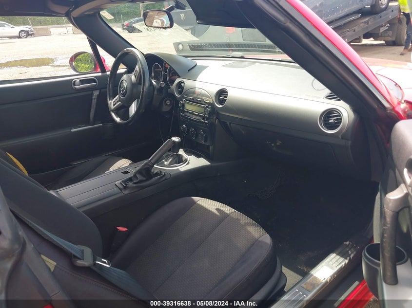 2006 Mazda Mx-5 Touring VIN: JM1NC25F660109917 Lot: 39316638