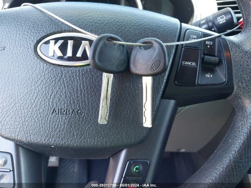 2013 KIA SORENTO LX V6 - 5XYKT4A28DG403232