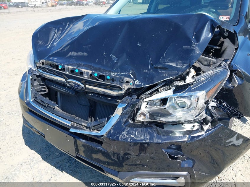 VIN JF2SJAWC7JH602332 2018 SUBARU FORESTER 2.5I TOURING