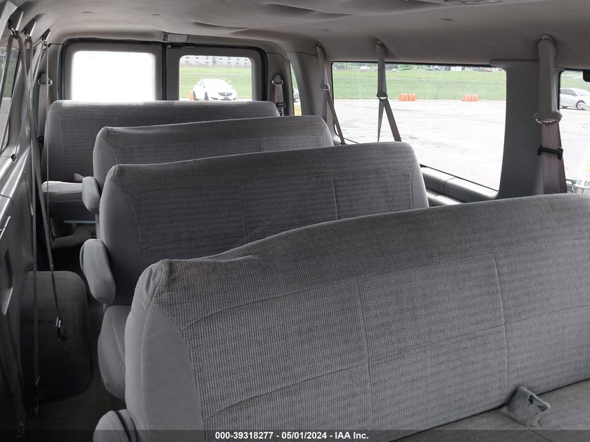 2000 Ford E-350 Super Duty Xl/Xlt VIN: 1FBSS31L4YHB64141 Lot: 39318277