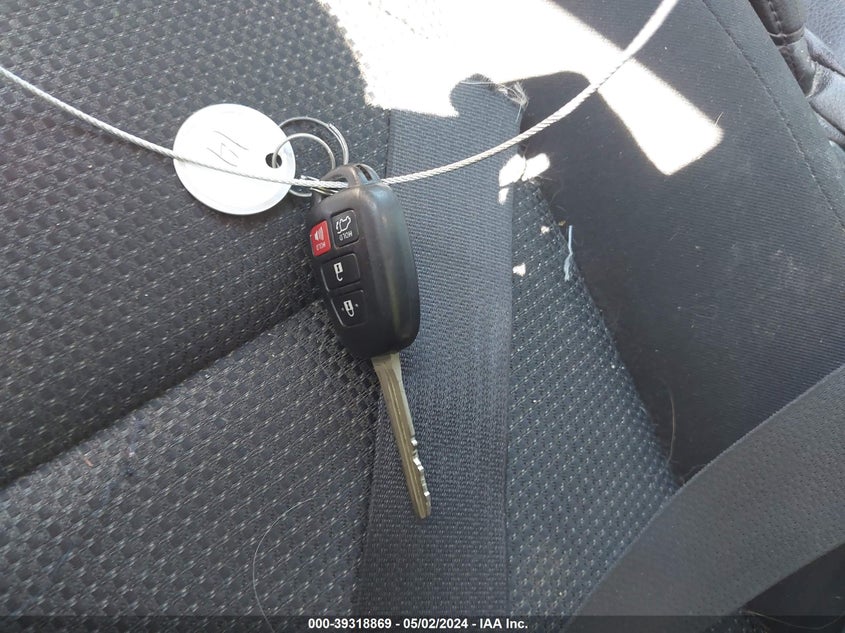 2016 TOYOTA RAV4 XLE - JTMWFREV4GJ091277