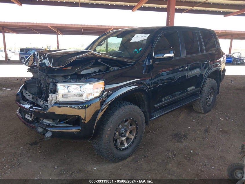 2018 Toyota Land Cruiser V8 VIN: JTMCY7AJ9J4064215 Lot: 39319031