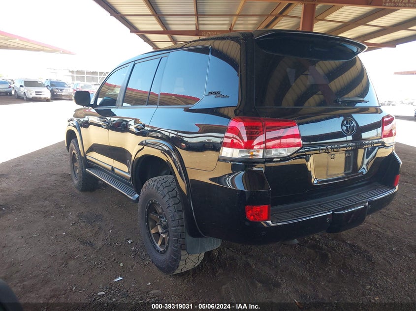 2018 Toyota Land Cruiser V8 VIN: JTMCY7AJ9J4064215 Lot: 39319031