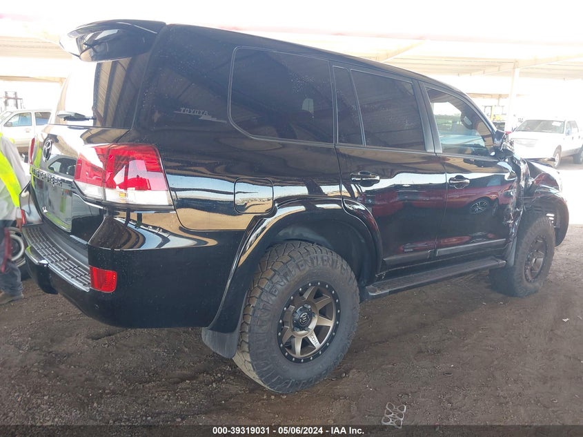2018 Toyota Land Cruiser V8 VIN: JTMCY7AJ9J4064215 Lot: 39319031
