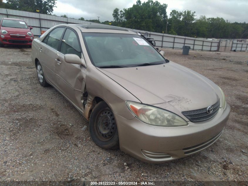 2004 Toyota Camry Le VIN: JTDBE32K640259978 Lot: 39322323